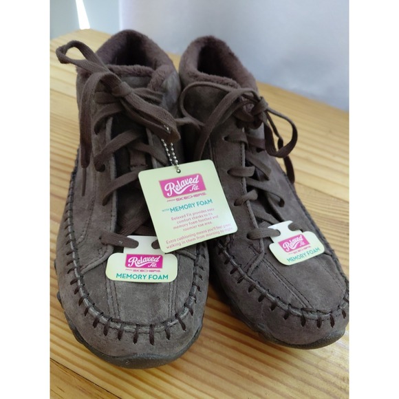Skechers Shoes - Skechers Totem Pole Womens Sz 6 choc Suede‎ Memory Foam Moccasin Boots 49013 NEW